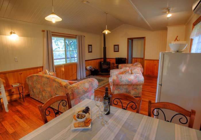 Accommodation Creek Cottages & Sundown View Suites Ballandean Quarto foto